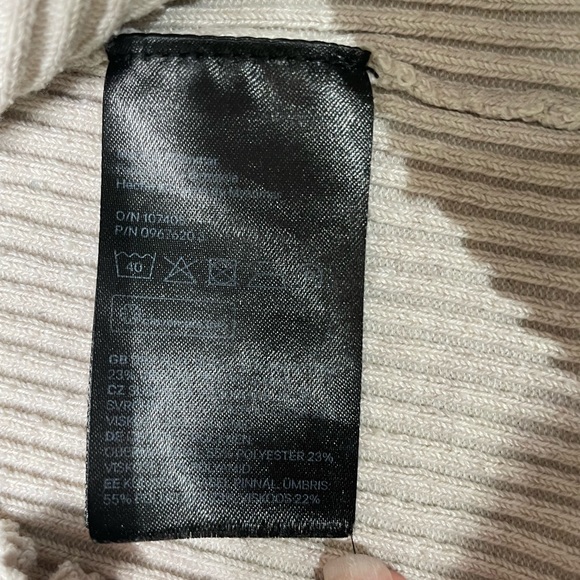 Ribbed-Knit Tank (M) - Picture 3 of 9